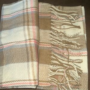 NWT Wander Agio Scarf